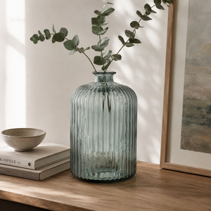 Bottiglia Decorativa Rigata in Vetro di Riciclo Acquamarina – H.23xØ14 cm