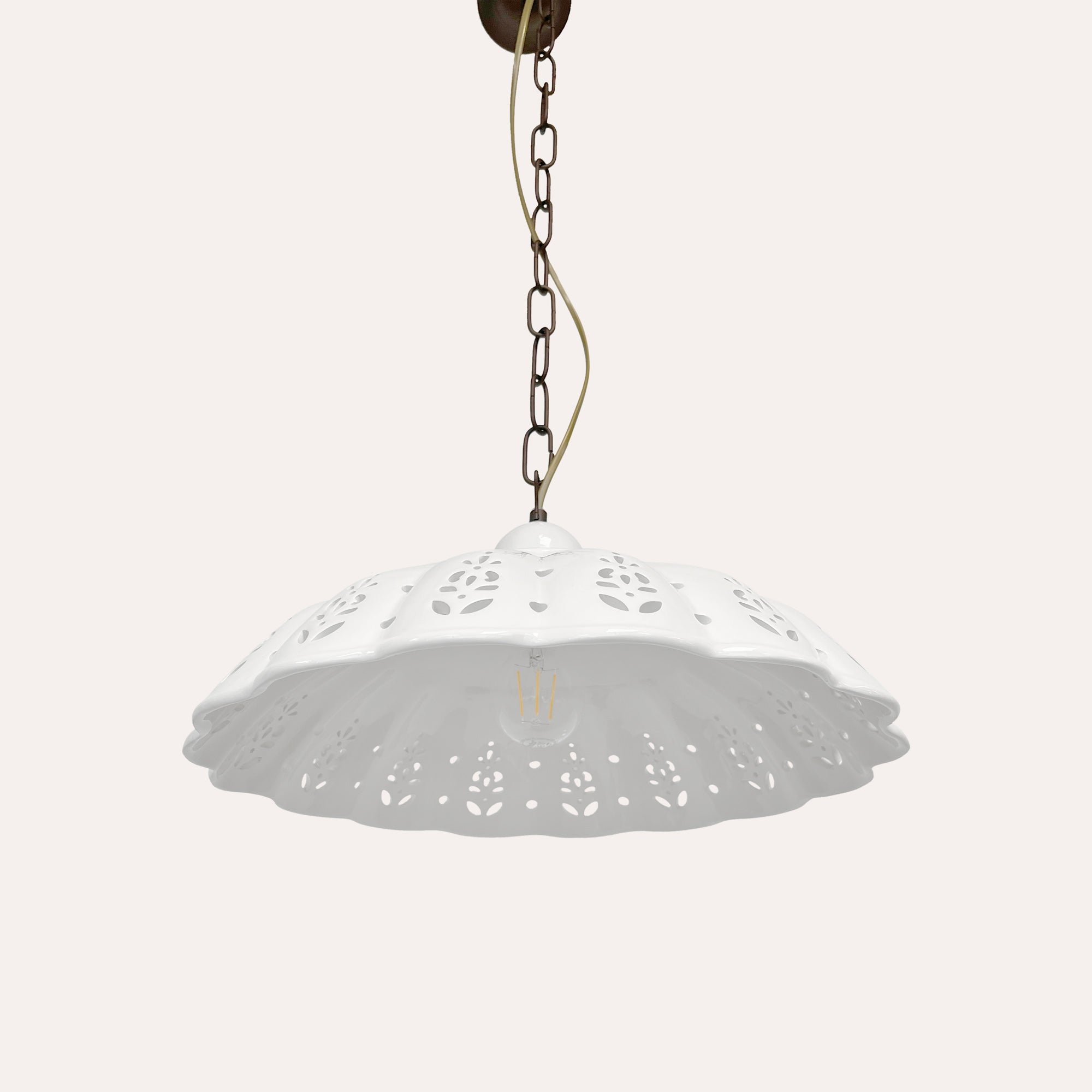 Lampadario a Sospensione in Ceramica Bianca Traforata