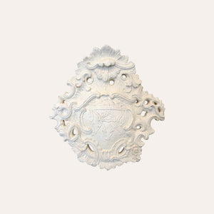 Stemma Decorativo in Resina Bianco 86x82 cm
