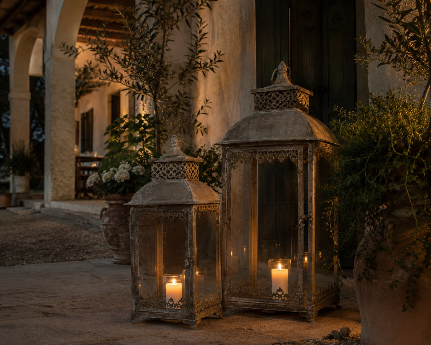Lot de 2 lanternes en fer gris avec verre de protection
