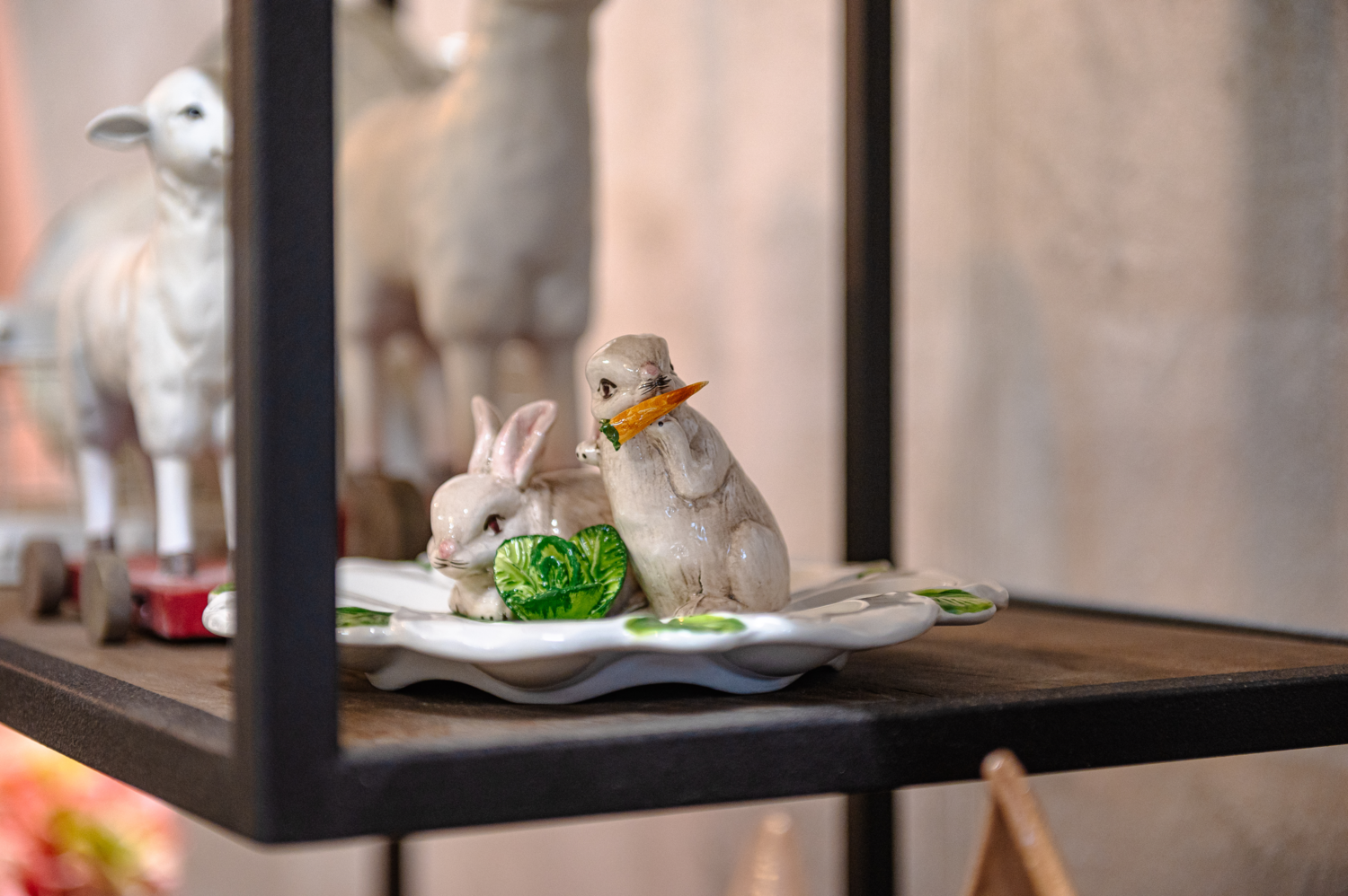 Portauovo in ceramica con conigli D25xH10 cm