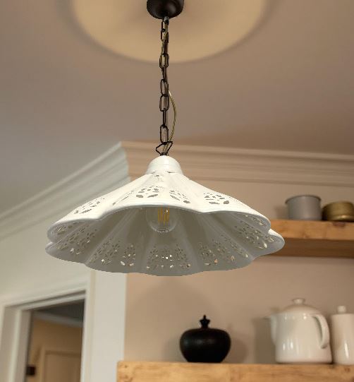 Lustre à suspension en céramique blanche perforée Ø 38 cm avec chaîne