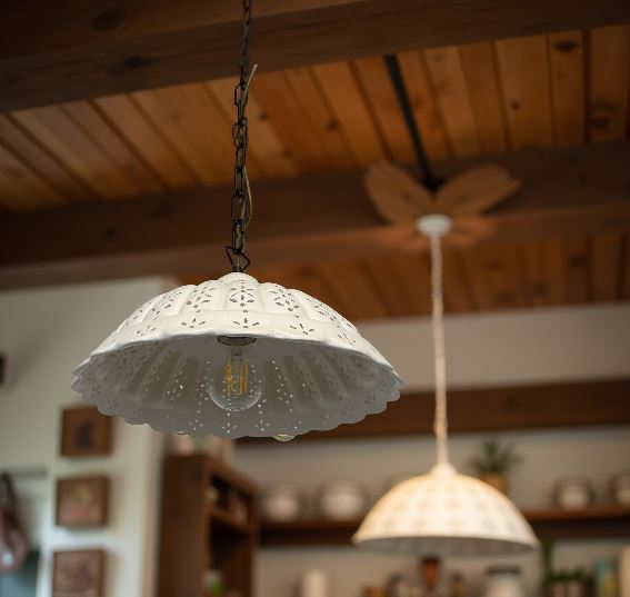 Lampadario a Sospensione Ceramica Bianca Traforata Ø 32 cm