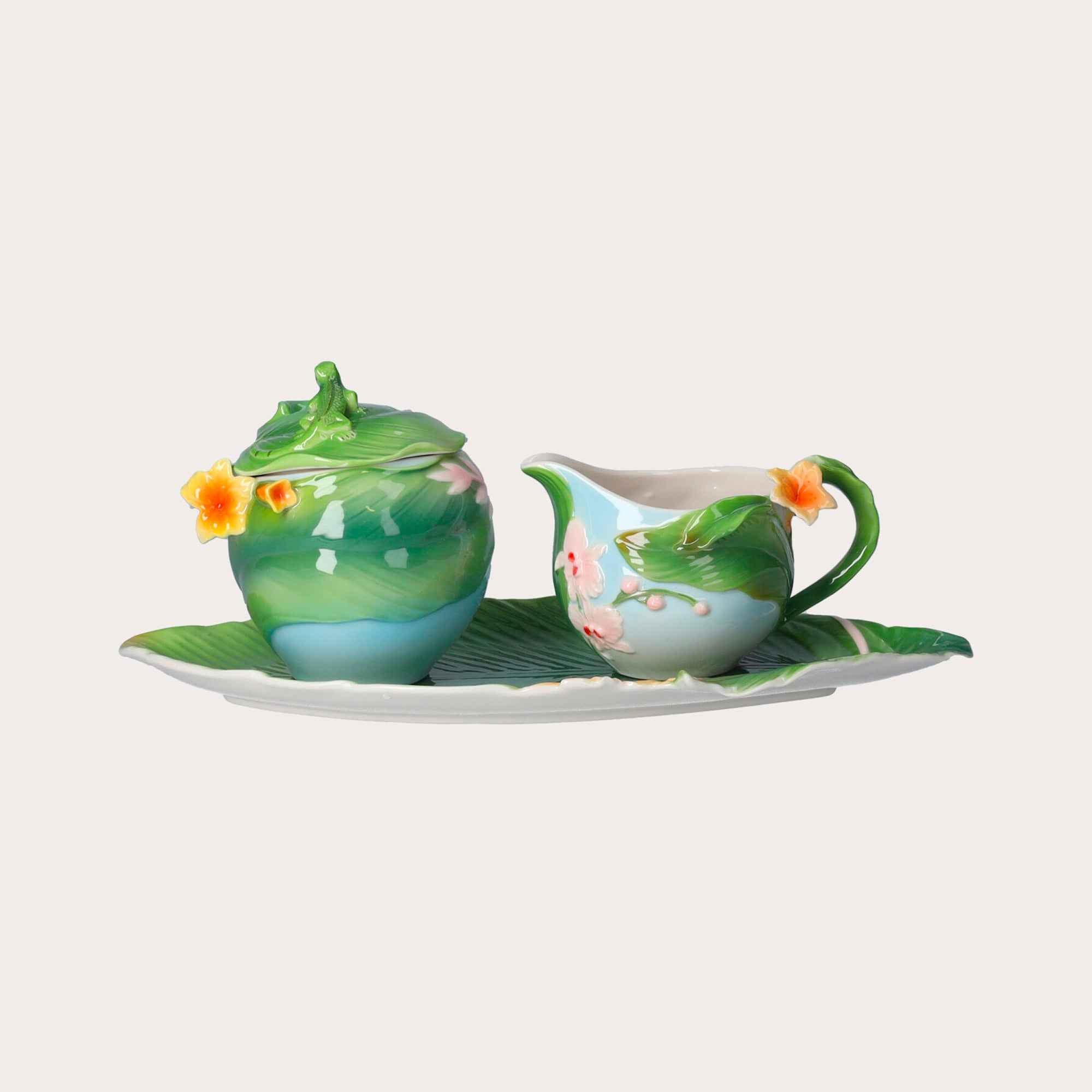 Set Zuccheriera e Lattiera in Porcellana Decorata con Vassoio – Design Floreale