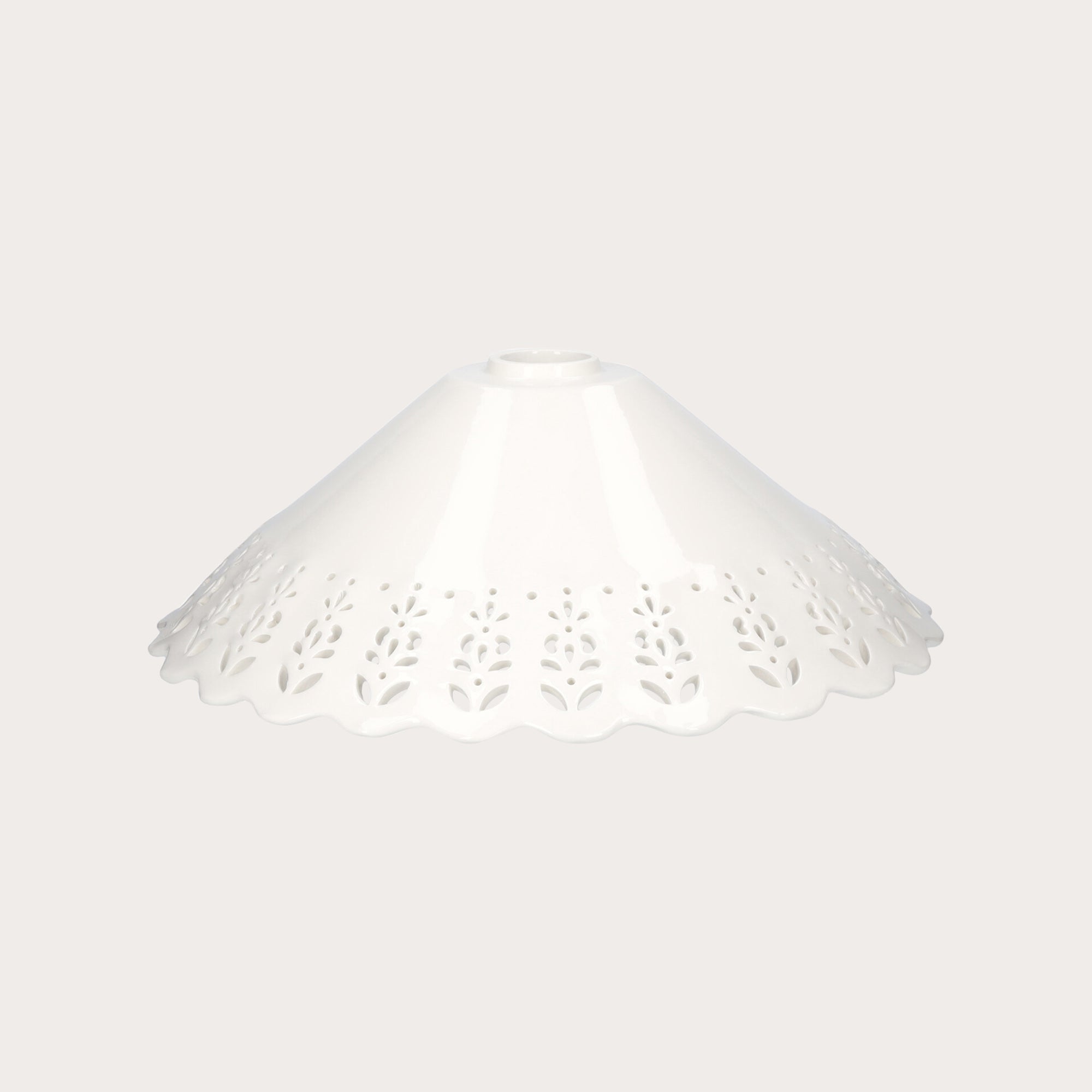 Paralume Artigianale in Ceramica Bianca con Lavorazione Traforata d. 40 cm