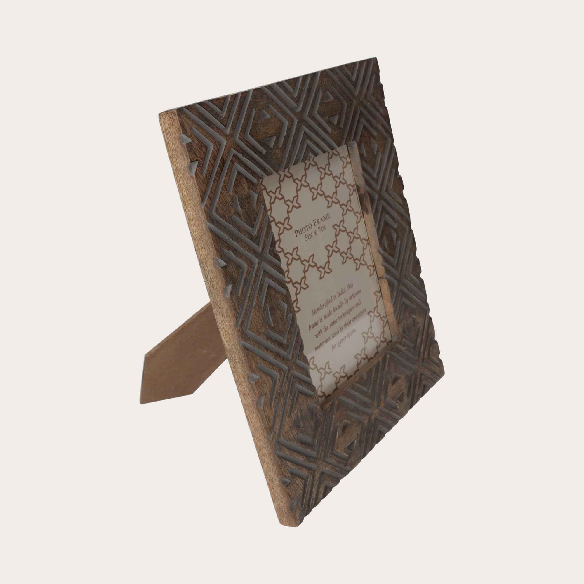 Cornice Portafoto in Legno con Eleganti Trafori Bianchi