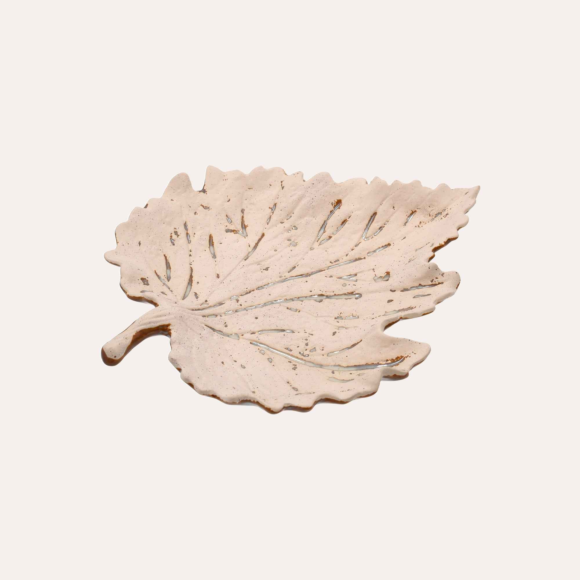Foglia Decorativa in Ceramica Beige – Effetto Sabbiato Elegante
