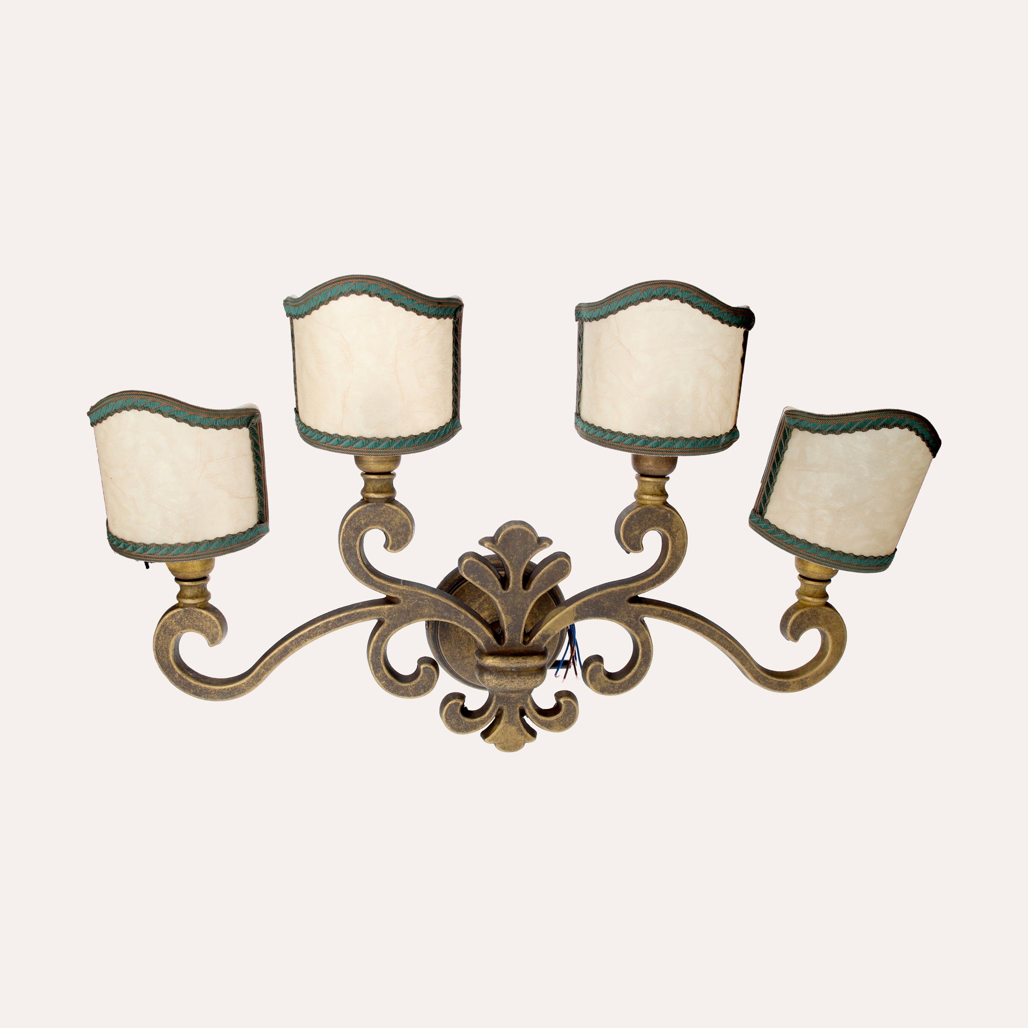 Applique In Ottone A Quattro Luci