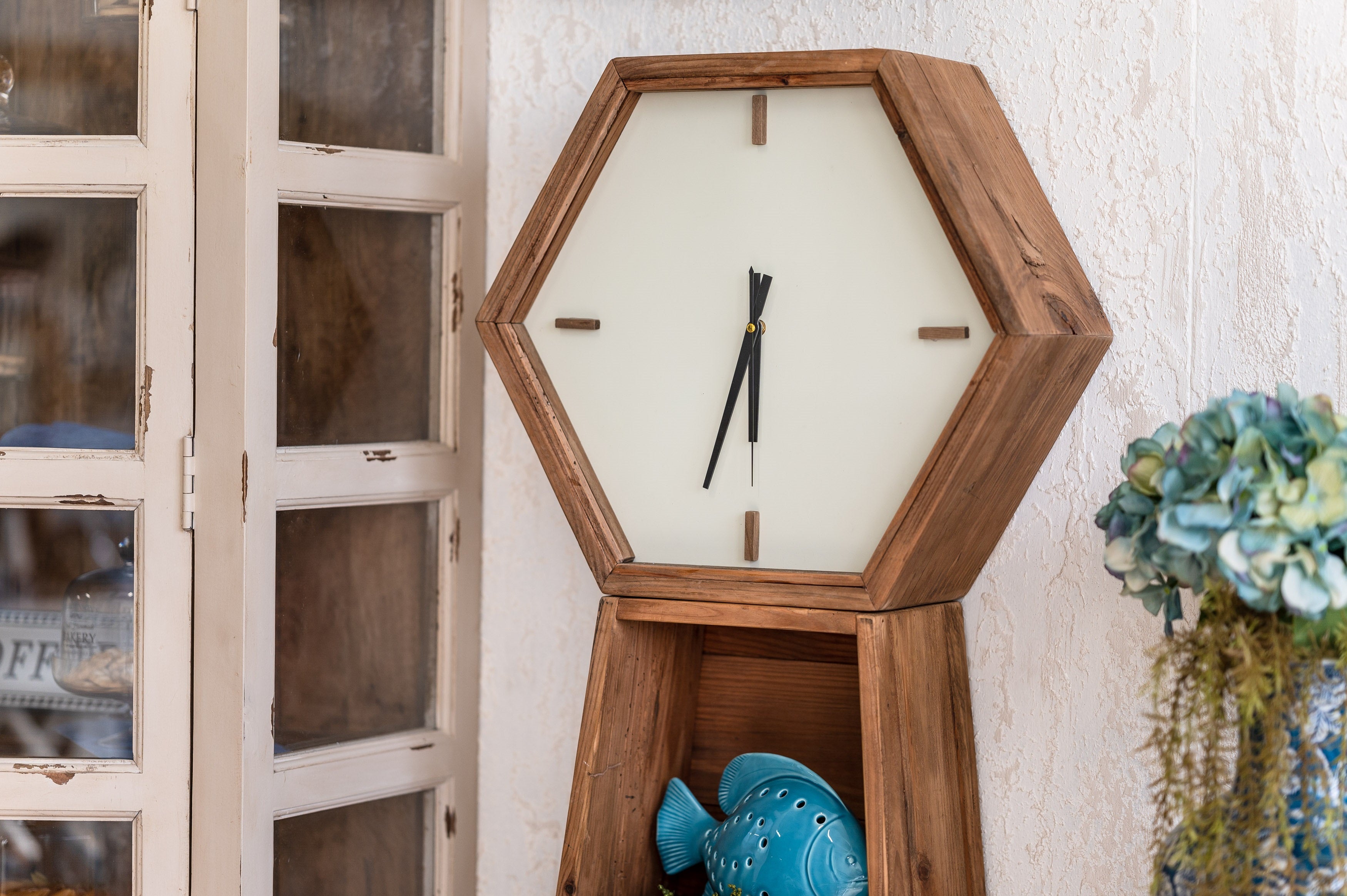 Libreria con orologio sagomato in Legno 55x28x180 cm