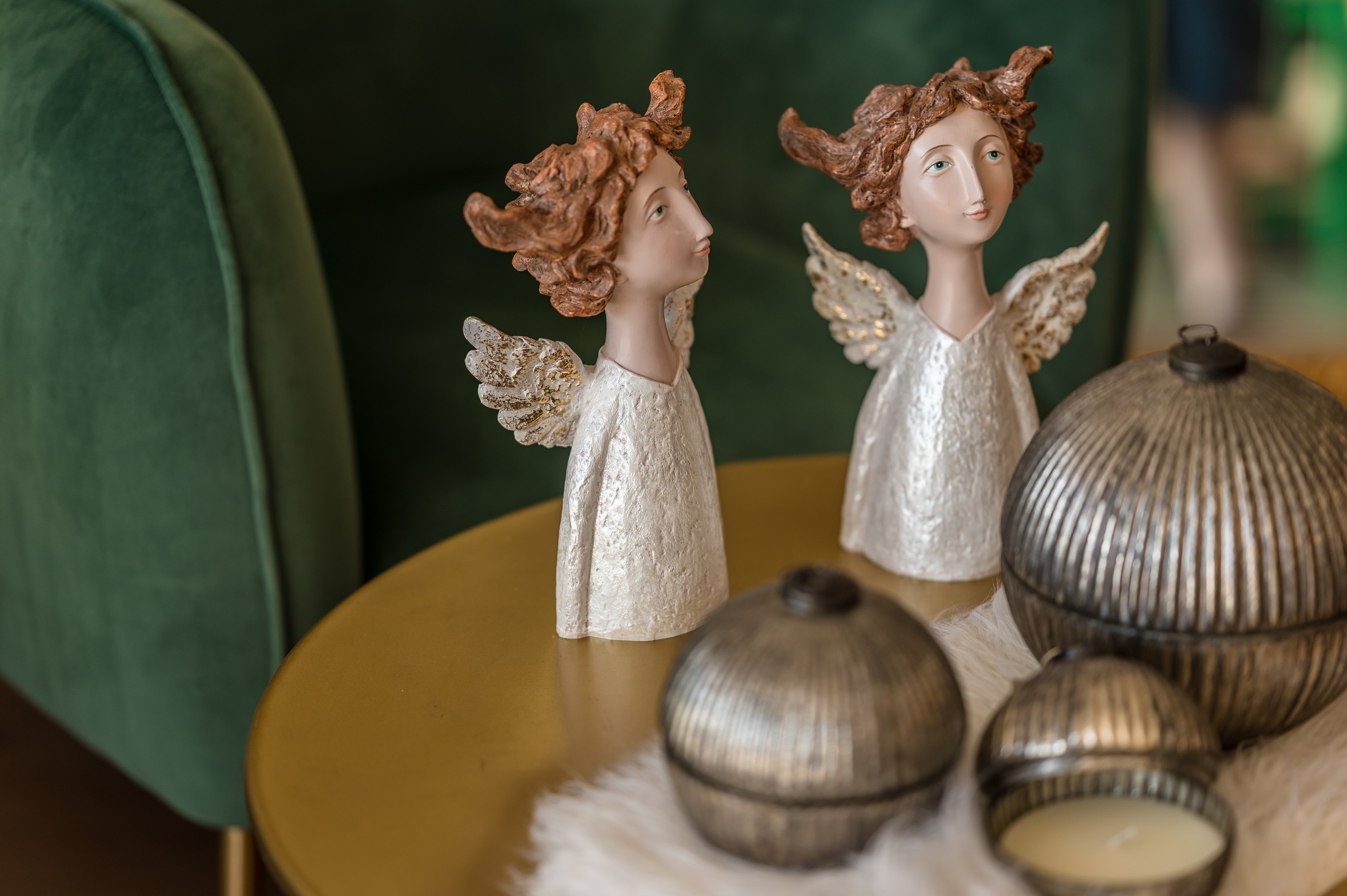 Decorative White Resin Angel Statue with Golden Wings